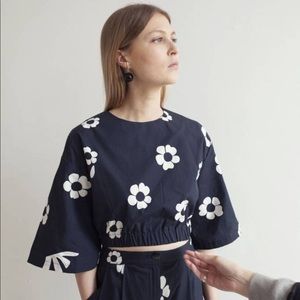 Mr Larkin Lake Flower Top